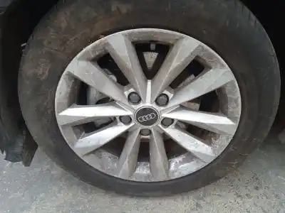 Veículo de Sucata audi a3 sportback (8ya) 30 tfsi mild hybrid do ano 2023 alimentado dlaa