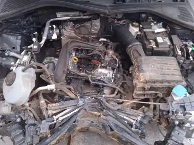 Veículo de Sucata audi a3 sportback (8ya) 30 tfsi mild hybrid do ano 2023 alimentado dlaa