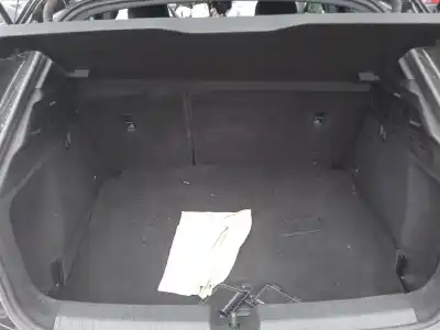 Veículo de Sucata audi a3 sportback (8ya) 30 tfsi mild hybrid do ano 2023 alimentado dlaa