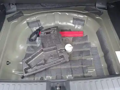 Veículo de Sucata audi a3 sportback (8ya) 30 tfsi mild hybrid do ano 2023 alimentado dlaa