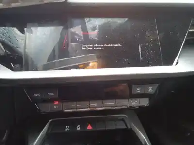 Veículo de Sucata audi a3 sportback (8ya) 30 tfsi mild hybrid do ano 2023 alimentado dlaa