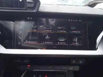 Veículo de Sucata audi a3 sportback (8ya) 30 tfsi mild hybrid do ano 2023 alimentado dlaa