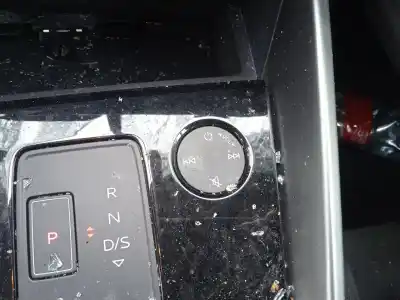 Veículo de Sucata audi a3 sportback (8ya) 30 tfsi mild hybrid do ano 2023 alimentado dlaa