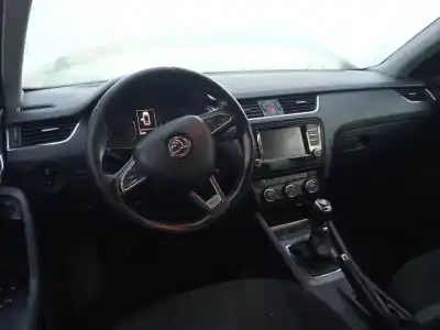 Scrapping Vehicle skoda octavia iii combi (5e5, 5e6) 2.0 tdi 4x4 of the year 2016 powered crmb
