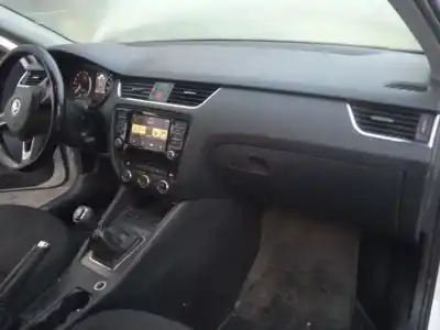 Scrapping Vehicle skoda octavia iii combi (5e5, 5e6) 2.0 tdi 4x4 of the year 2016 powered crmb