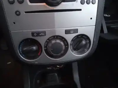 Véhicule à la ferraille opel corsa d (s07) 1.2 (l08, l68) de l'année 2013 alimenté a12xer