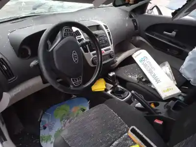 Vehicul casat kia cee'd fastback (ed) 1.6 crdi 115 al anului 2008 alimentat d4fb