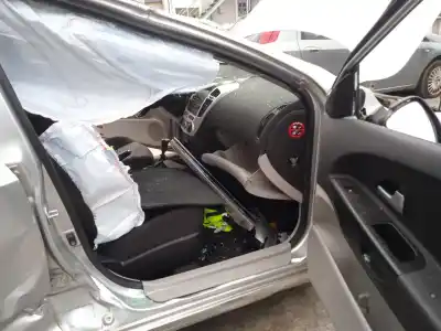 Vehicul casat kia cee'd fastback (ed) 1.6 crdi 115 al anului 2008 alimentat d4fb