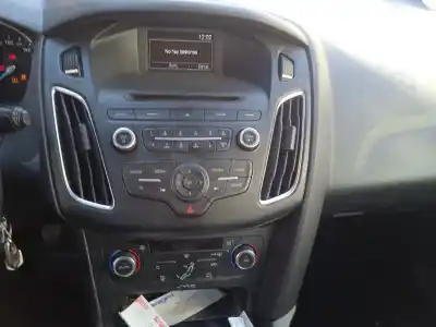 Veículo de Sucata ford focus iii sedán 1.0 ecoboost do ano 2015 alimentado m1da,m1dc,m1dd