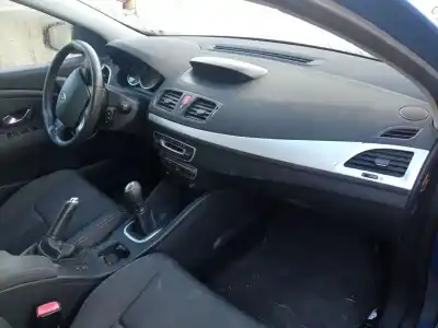 Véhicule à la ferraille renault megane iii fastback (bz0/1_, b3_) 1.9 dci (bz0n, bz0j) de l'année 2009 alimenté f9q872