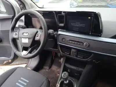 Véhicule à la ferraille ford tourneo custom v362 autobús (f3) 1.0 ecoboost phev de l'année 2024 alimenté b7nb