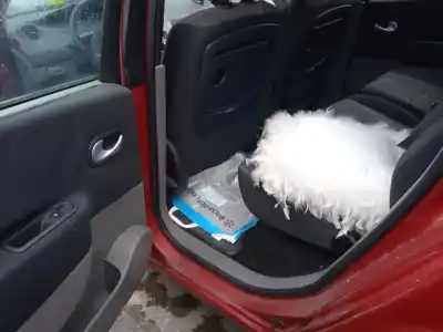 Здавання транспортного засобу renault scénic ii (jm0/1_) 1.9 dci (jm0g, jm12, jm1g, jm2c) року 2004 потужний f9q812