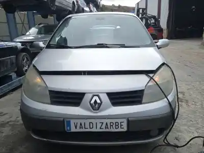 Veicolo di demolizione RENAULT SCÉNIC II (JM0/1_)  dell'anno 2006 alimentato F9Q804