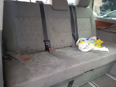 Sloopvoertuig volkswagen multivan v (7hm, 7hn, 7hf, 7ef, 7em, 7en) 2.5 tdi van het jaar 2005 aangedreven axd