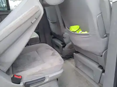 Sloopvoertuig volkswagen multivan v (7hm, 7hn, 7hf, 7ef, 7em, 7en) 2.5 tdi van het jaar 2005 aangedreven axd