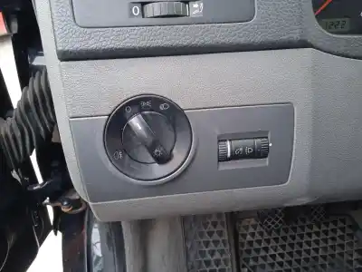 Sloopvoertuig volkswagen multivan v (7hm, 7hn, 7hf, 7ef, 7em, 7en) 2.5 tdi van het jaar 2005 aangedreven axd