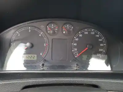 Sloopvoertuig volkswagen multivan v (7hm, 7hn, 7hf, 7ef, 7em, 7en) 2.5 tdi van het jaar 2005 aangedreven axd