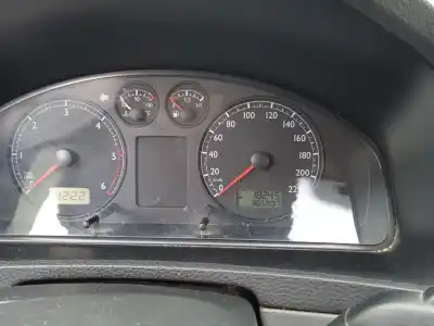 Sloopvoertuig volkswagen multivan v (7hm, 7hn, 7hf, 7ef, 7em, 7en) 2.5 tdi van het jaar 2005 aangedreven axd