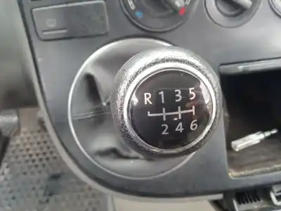 Sloopvoertuig volkswagen multivan v (7hm, 7hn, 7hf, 7ef, 7em, 7en) 2.5 tdi van het jaar 2005 aangedreven axd