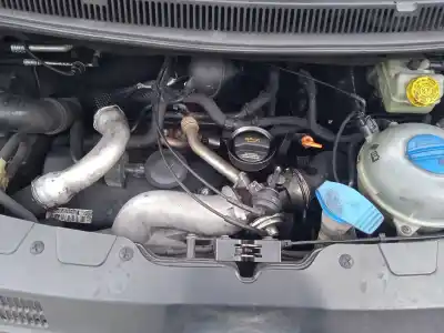 Sloopvoertuig volkswagen multivan v (7hm, 7hn, 7hf, 7ef, 7em, 7en) 2.5 tdi van het jaar 2005 aangedreven axd