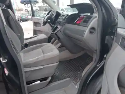 Sloopvoertuig volkswagen multivan v (7hm, 7hn, 7hf, 7ef, 7em, 7en) 2.5 tdi van het jaar 2005 aangedreven axd