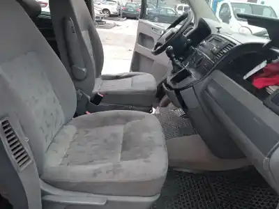 Sloopvoertuig volkswagen multivan v (7hm, 7hn, 7hf, 7ef, 7em, 7en) 2.5 tdi van het jaar 2005 aangedreven axd