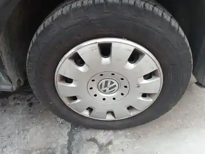 Sloopvoertuig volkswagen multivan v (7hm, 7hn, 7hf, 7ef, 7em, 7en) 2.5 tdi van het jaar 2005 aangedreven axd