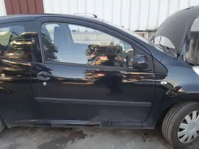 Véhicule à la ferraille peugeot 107 (pm_, pn_) 1.0 de l'année 2006 alimenté 1kr