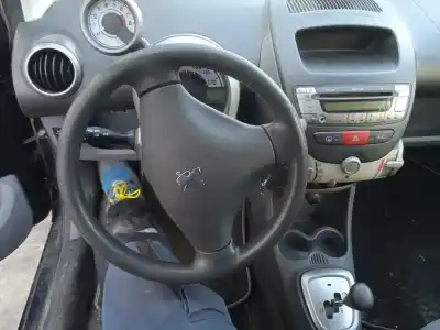 Véhicule à la ferraille peugeot 107 (pm_, pn_) 1.0 de l'année 2006 alimenté 1kr