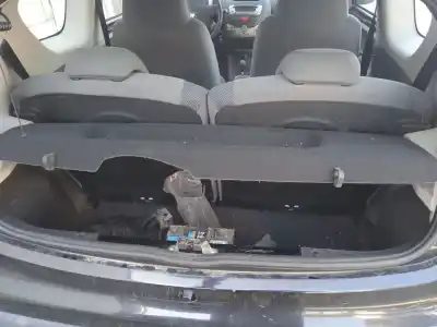 Véhicule à la ferraille peugeot 107 (pm_, pn_) 1.0 de l'année 2006 alimenté 1kr