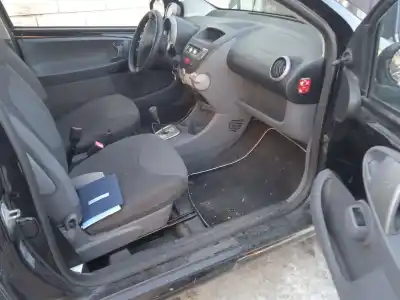 Véhicule à la ferraille peugeot 107 (pm_, pn_) 1.0 de l'année 2006 alimenté 1kr