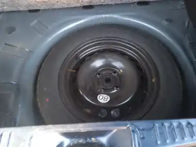 Veículo de Sucata dacia sandero ii 1.0 sce 75 (b8jc, b8jd) do ano 2019 alimentado b4d 400,b4d 401,b4d 490,b4d411