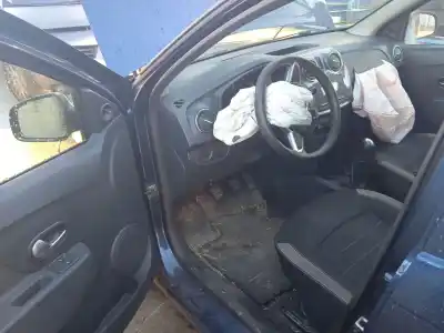 Veículo de Sucata dacia sandero ii 1.0 sce 75 (b8jc, b8jd) do ano 2019 alimentado b4d 400,b4d 401,b4d 490,b4d411