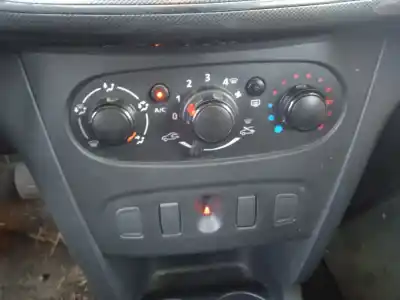 Veículo de Sucata dacia sandero ii 1.0 sce 75 (b8jc, b8jd) do ano 2019 alimentado b4d 400,b4d 401,b4d 490,b4d411