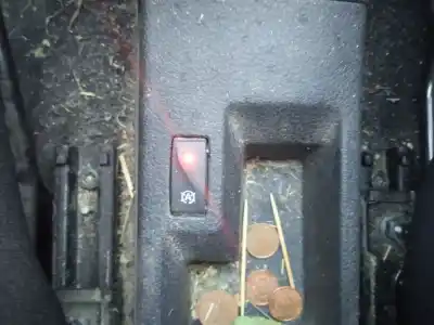 Veículo de Sucata dacia sandero ii 1.0 sce 75 (b8jc, b8jd) do ano 2019 alimentado b4d 400,b4d 401,b4d 490,b4d411