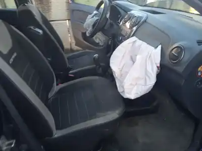 Veículo de Sucata dacia sandero ii 1.0 sce 75 (b8jc, b8jd) do ano 2019 alimentado b4d 400,b4d 401,b4d 490,b4d411