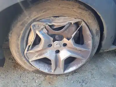 Veículo de Sucata dacia sandero ii 1.0 sce 75 (b8jc, b8jd) do ano 2019 alimentado b4d 400,b4d 401,b4d 490,b4d411