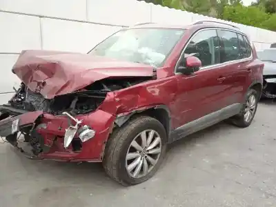 Véhicule à la ferraille VOLKSWAGEN                                         TIGUAN (5N2)                                                                                                                                                                                                                                               Sport 4Motion BlueMotion                                                                                                                                                                                                                                   de l'année 2014 alimenté CFFB