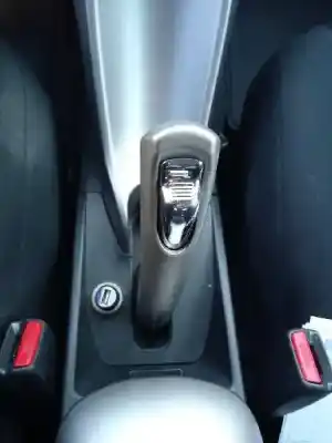 Veículo de Sucata toyota auris luna+ do ano 2007 alimentado 1ndtv