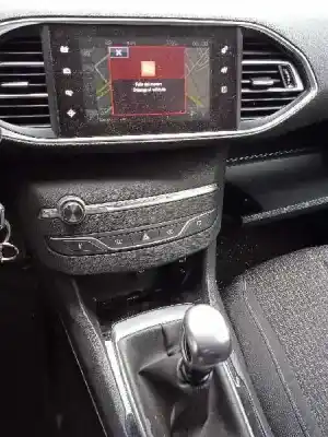 Veículo de Sucata peugeot 308 sw style do ano 2017 alimentado hn02