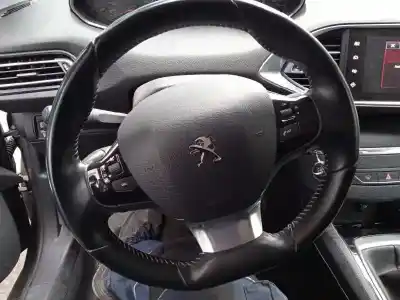 Veículo de Sucata peugeot 308 sw style do ano 2017 alimentado hn02