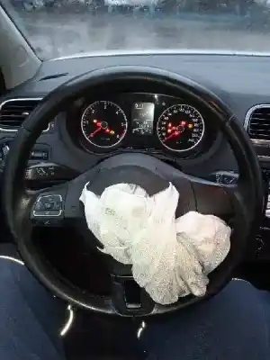 Véhicule à la ferraille volkswagen polo v (6r1, 6c1) 1.6 tdi de l'année 2014 alimenté cayb