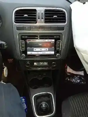 Véhicule à la ferraille volkswagen polo v (6r1, 6c1) 1.6 tdi de l'année 2014 alimenté cayb