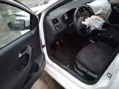Véhicule à la ferraille volkswagen polo v (6r1, 6c1) 1.6 tdi de l'année 2014 alimenté cayb