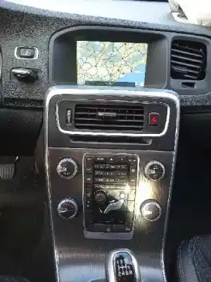 Здавання транспортного засобу volvo v60 kombi momentum року 2015 потужний d4204t9