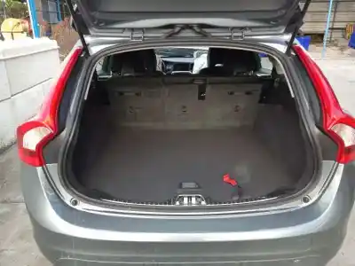 Здавання транспортного засобу volvo v60 kombi momentum року 2015 потужний d4204t9