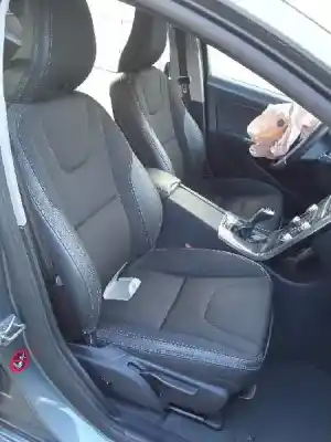 Здавання транспортного засобу volvo v60 kombi momentum року 2015 потужний d4204t9