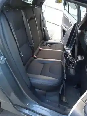 Здавання транспортного засобу volvo v60 kombi momentum року 2015 потужний d4204t9