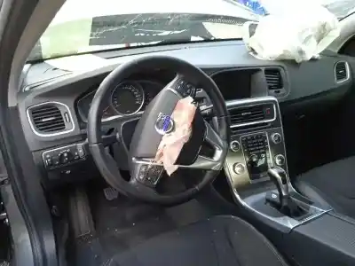 Здавання транспортного засобу volvo v60 kombi momentum року 2015 потужний d4204t9