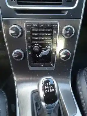 Здавання транспортного засобу volvo v60 kombi momentum року 2015 потужний d4204t9